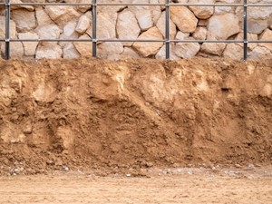 Aspectos clave en la construcción de muros de contención para su propiedad