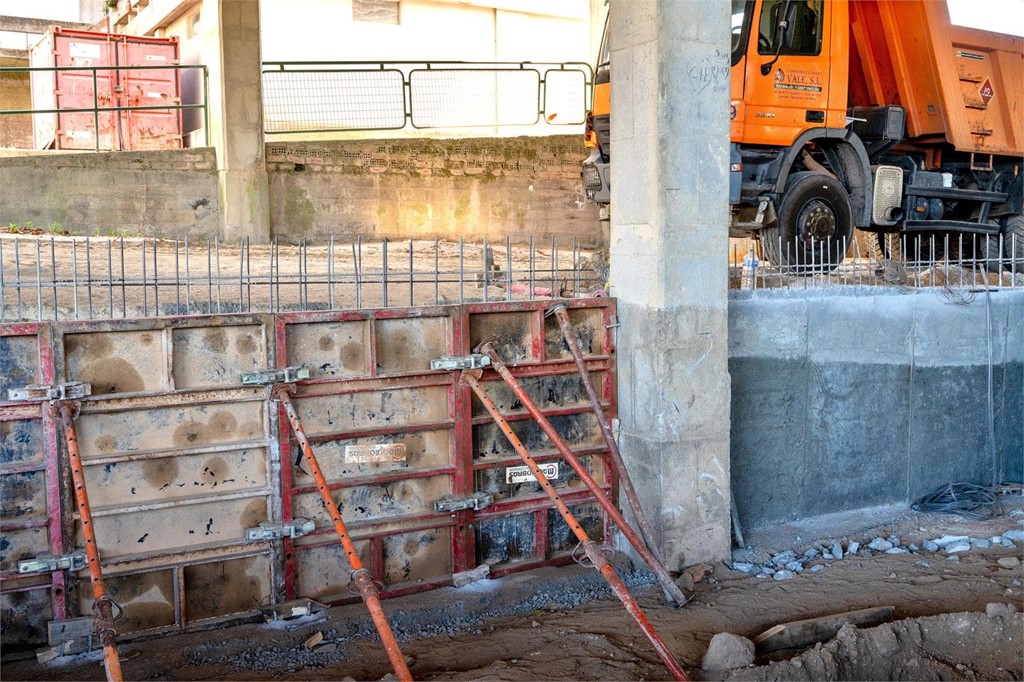 ¿Cómo reconstruir un muro caído o roto en Pontevedra?