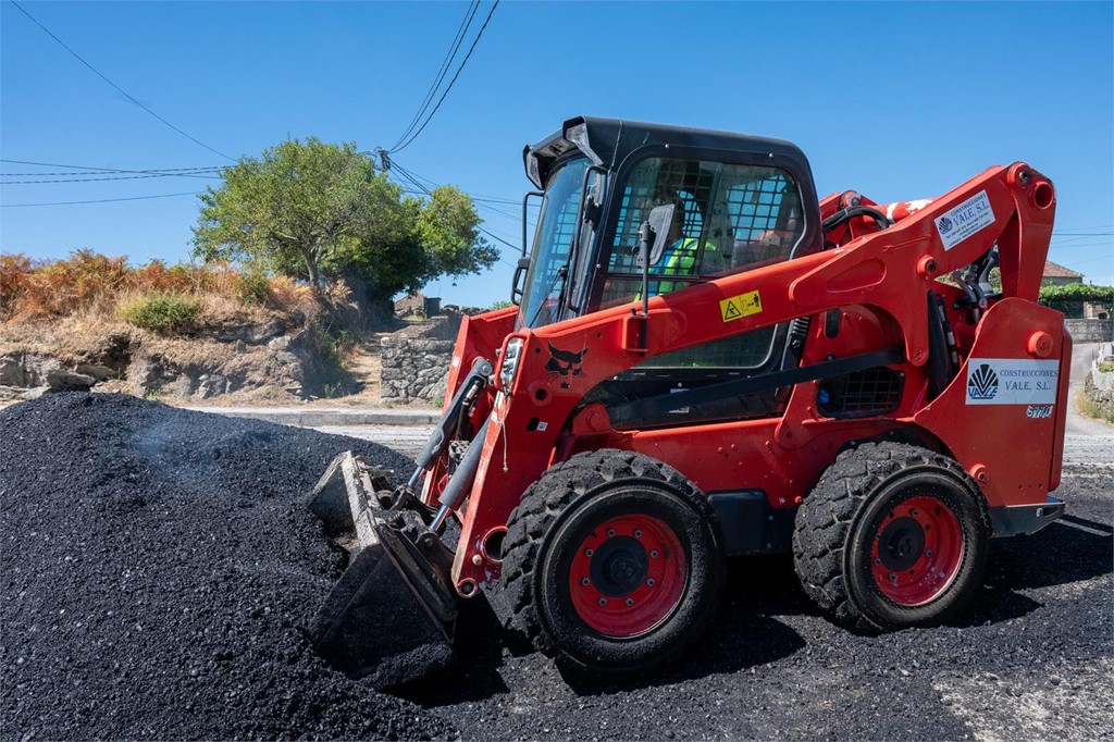 Ventajas de alquilar maquinaria de construcción con conductor